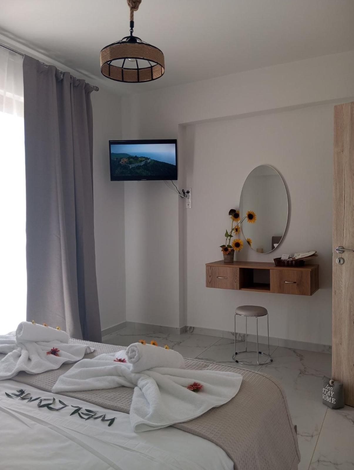Three Charites Resort Gialova Exteriér fotografie
