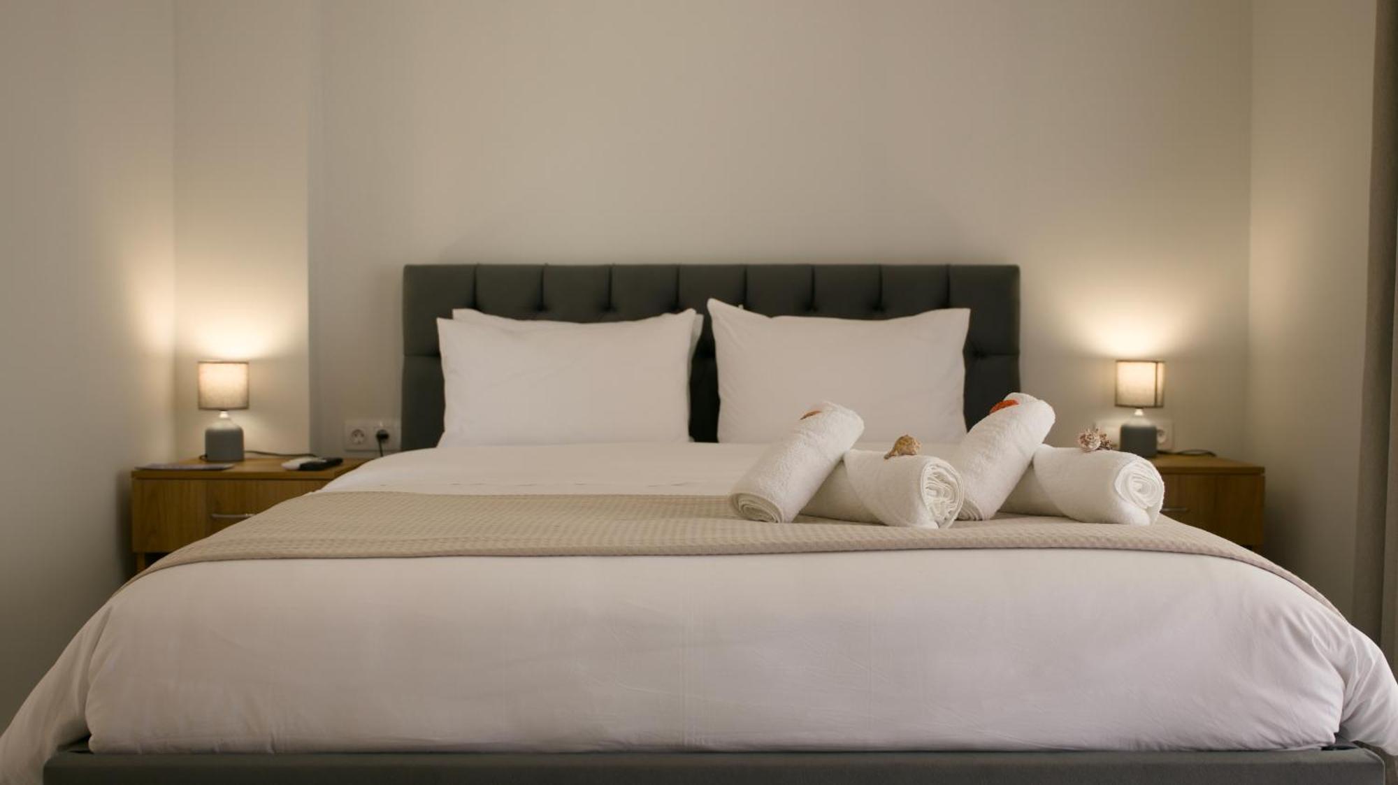 Three Charites Resort Gialova Exteriér fotografie