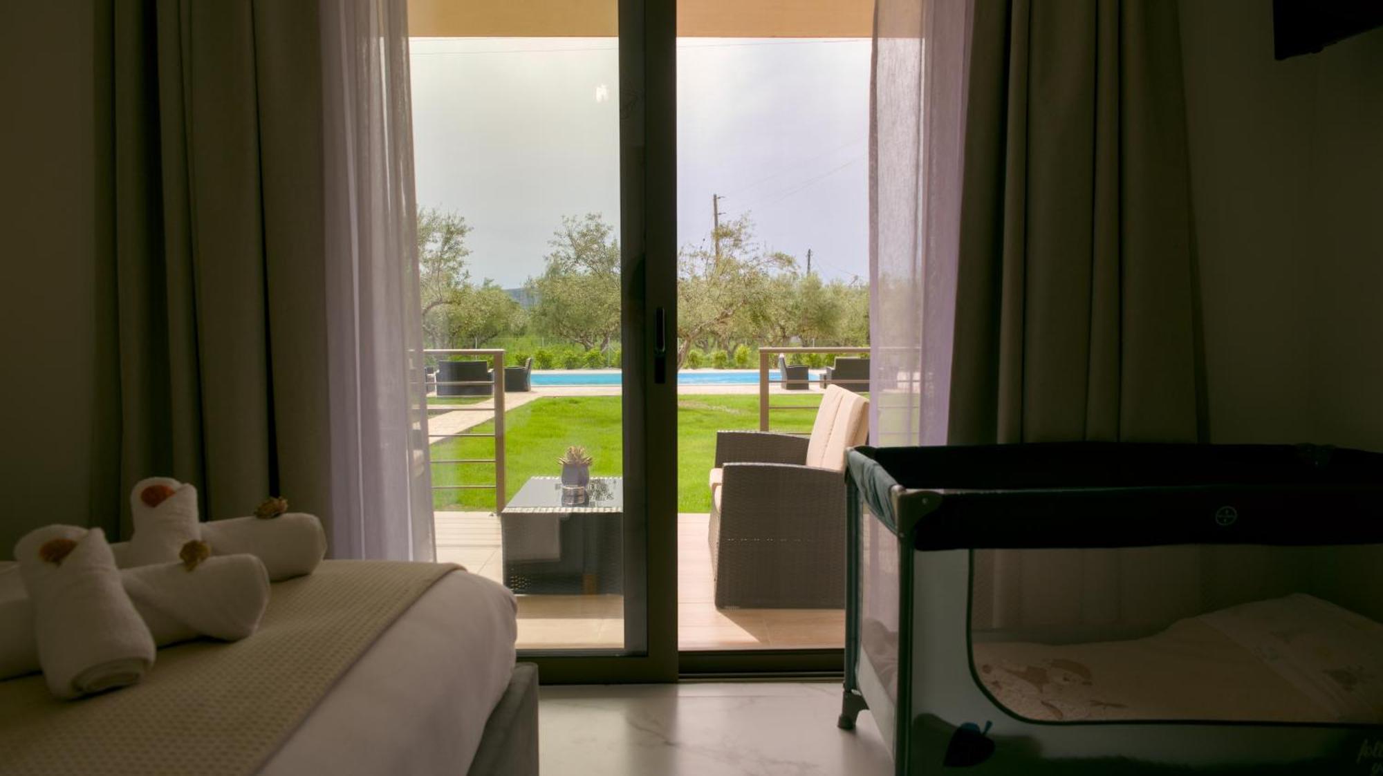 Three Charites Resort Gialova Exteriér fotografie